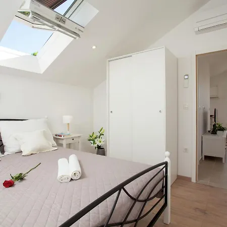 Luxury Lovely Maiden Near Vela Luka, Pool